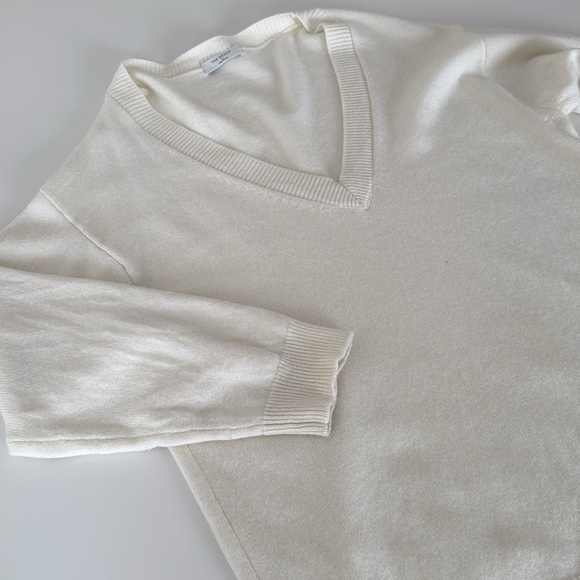 Aritzia - NOSTALGIA MERINO WOOL SWEATER - Light Birch - Picture 5 of 12